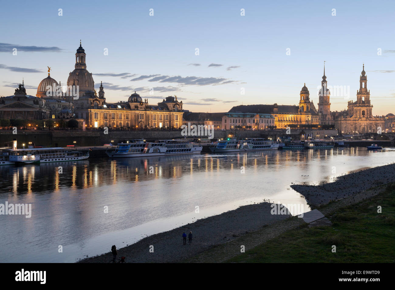 Vista de la Altstadt sobre el río Elba, Dresde, Sajonia, Alemania Foto de stock