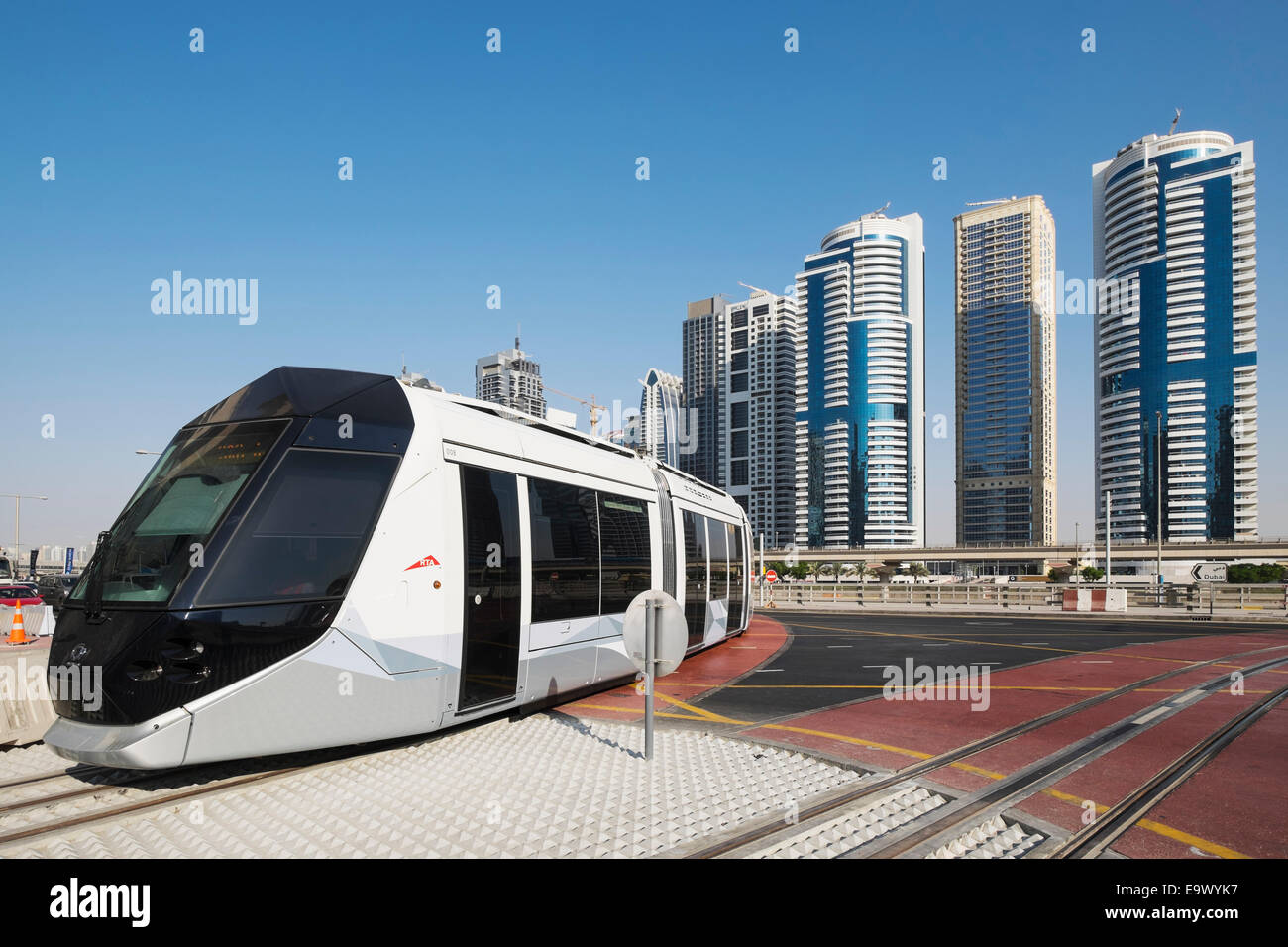 Nuevo Tranvía público en Dubai, Emiratos Árabes Unidos Foto de stock