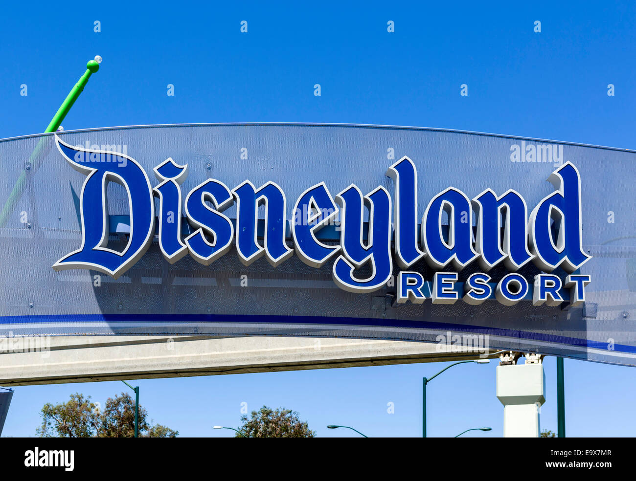 Entrada de Disneyland Resort, en Anaheim, Condado de Orange, cerca de Los Ángeles, California, Estados Unidos. Foto de stock