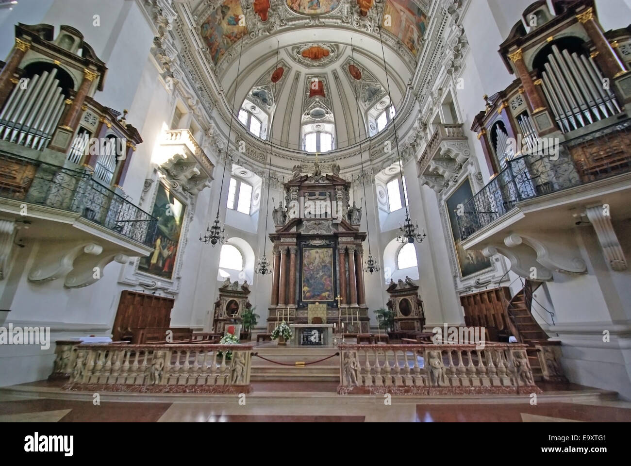 Vista interior de la catedral de Salzburgo (Salzburger Dom) alemán en  Austria Fotografía de stock - Alamy