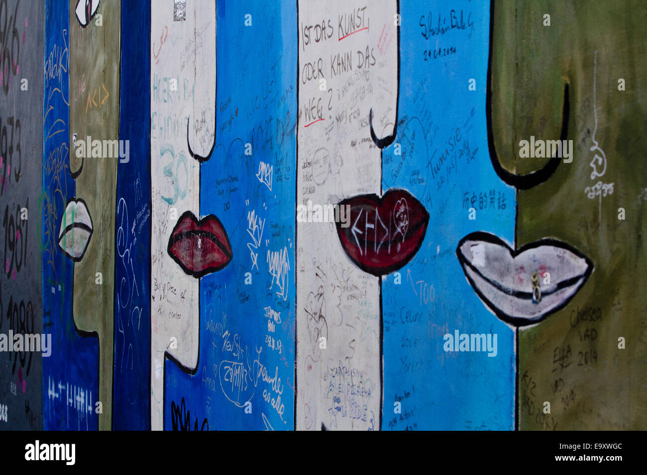 Cartoon boca labios graffiti urbano Muro de Berlín Foto de stock