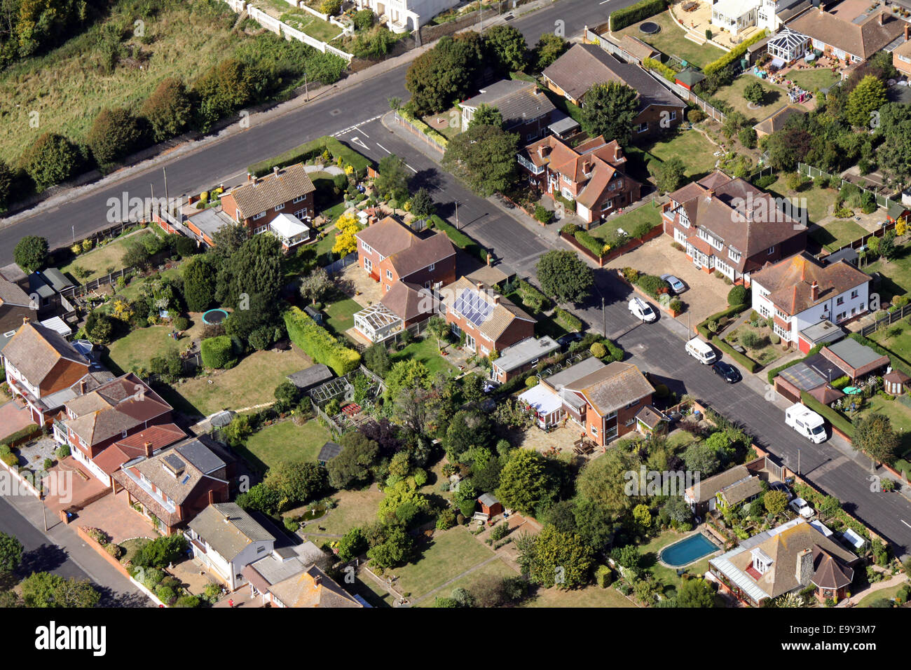 Vista aérea de casas típicas en un barrio de viviendas en el REINO UNIDO Foto de stock