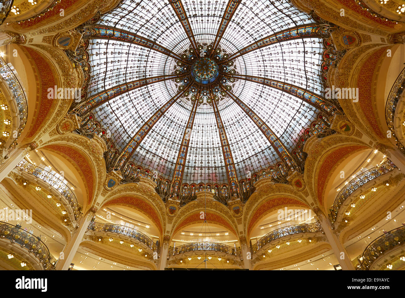 Galeries Lafayette, Domo interior en París Fotografía de stock - Alamy