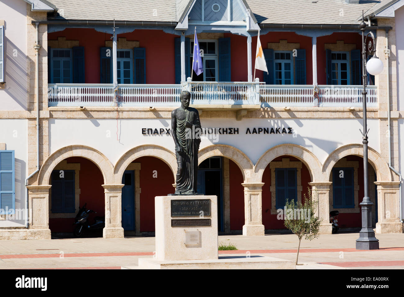 Edificio del gobierno local, en Larnaca, Chipre. Foto de stock