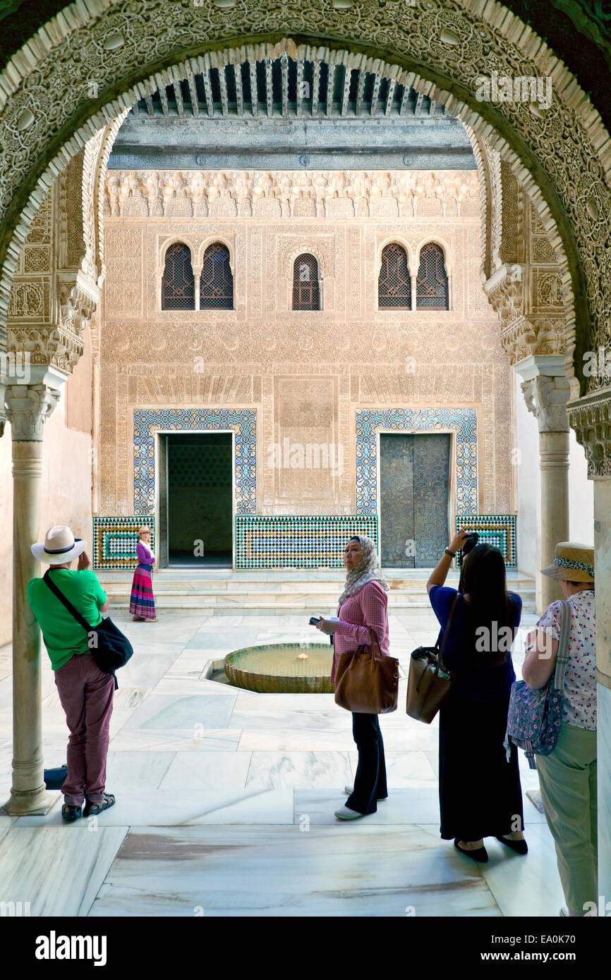 Patio del Cuarto Dorado, Mexuar o cuarto / Mechouar Dorado o Golden Palace, el Palacio de la Alhambra, Granada, Andalucía, España Foto de stock