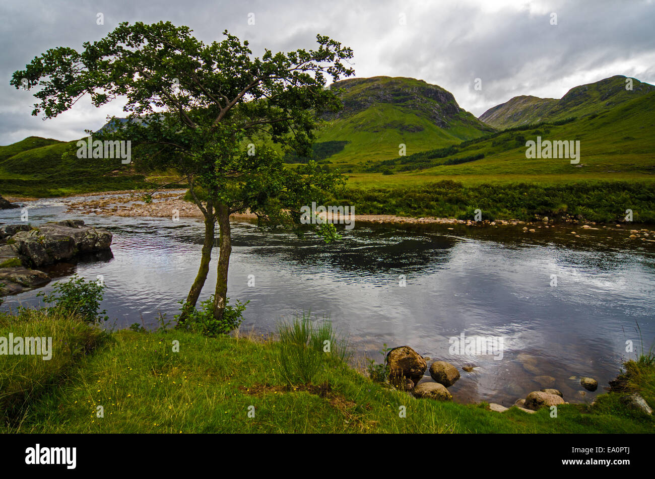 Río Etive en las Highlands escocesas Foto de stock