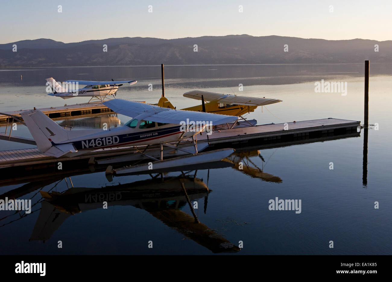 Los hidroaviones atracó en el Sky Lark Resort en el Splash-In, lakeport, California, Lake County, California Foto de stock