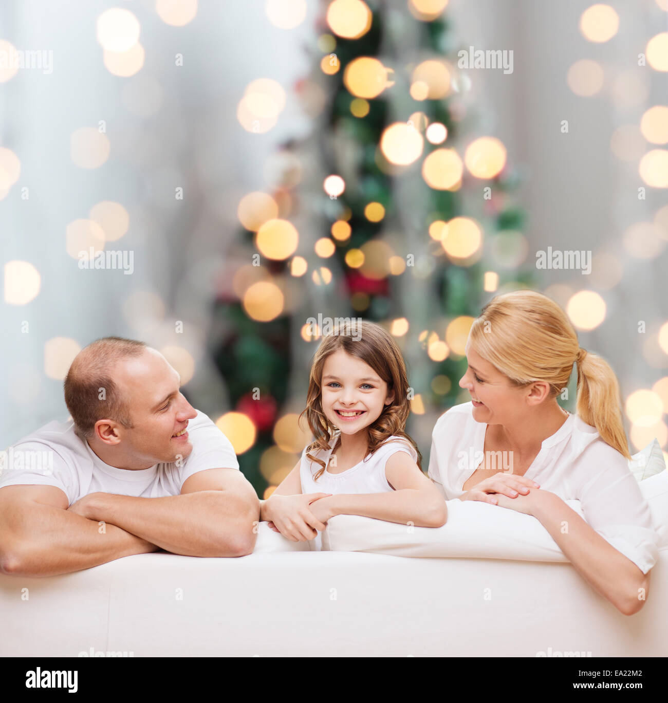 Familia feliz en casa Foto de stock