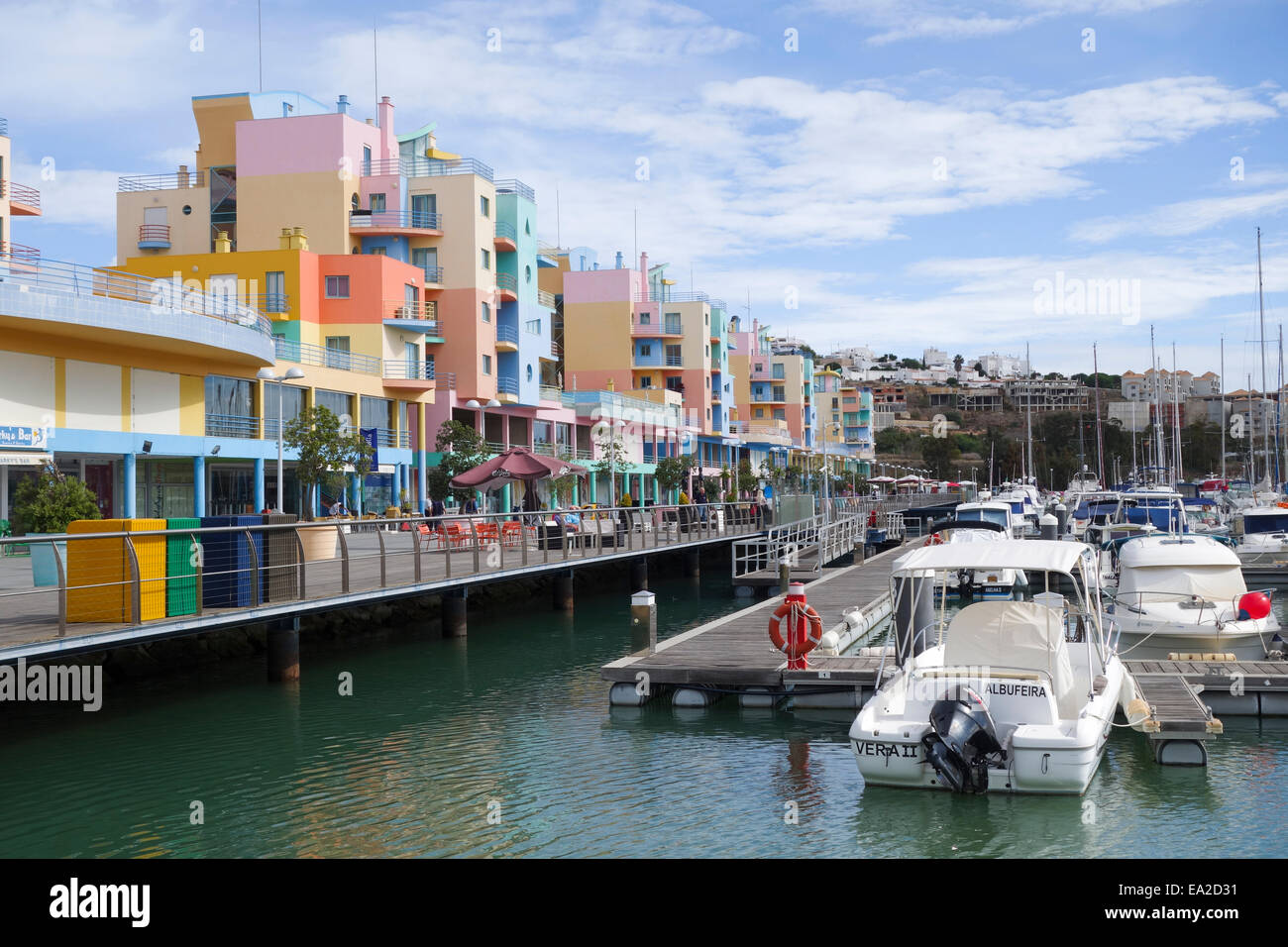 Los coloridos edificios en la marina de Albufeira, Algarve, Portugal  Fotografía de stock - Alamy