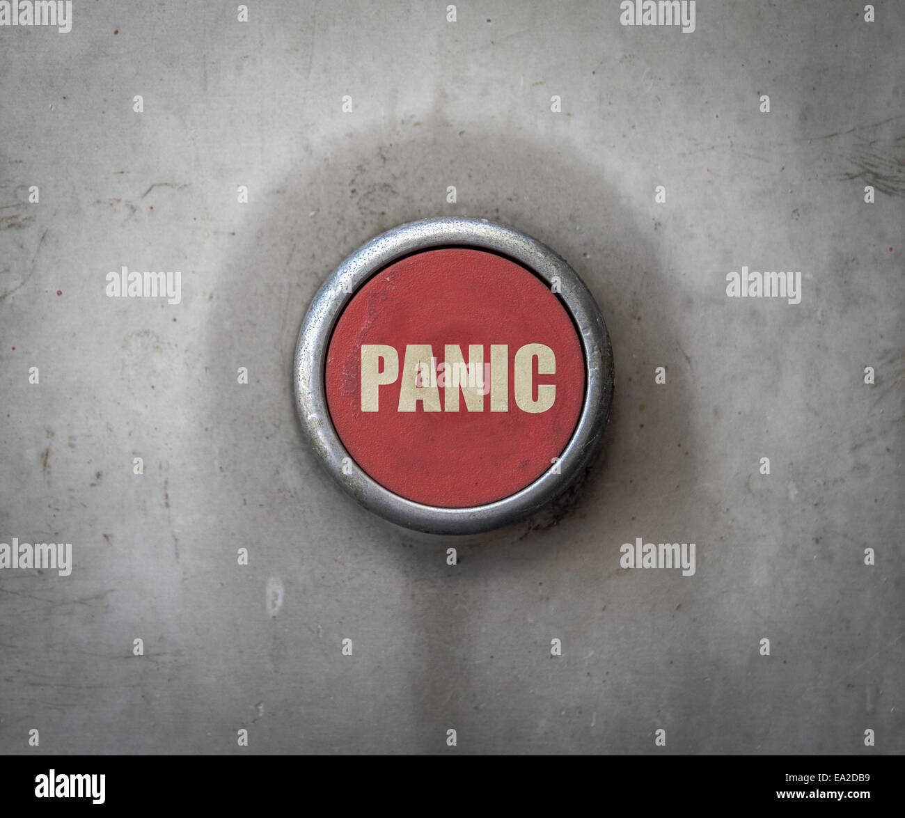 El botón rojo de pánico estilo industrial Foto de stock