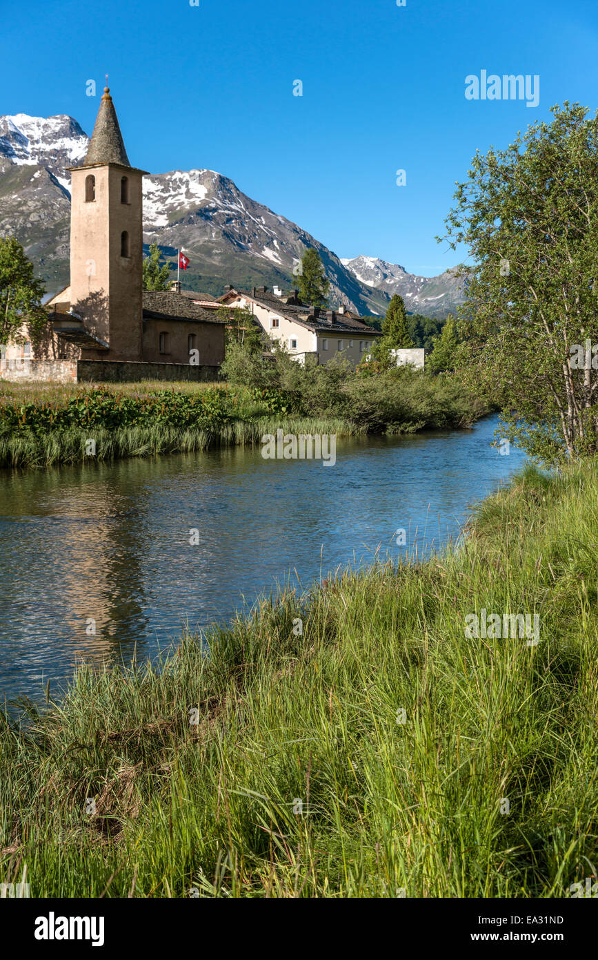 Iglesia de Sils-Baselgia en el lago de Sils en verano, Suiza | Kirche von Sils-Baseglia am Silser Ver Im Sommer, Schweiz Foto de stock