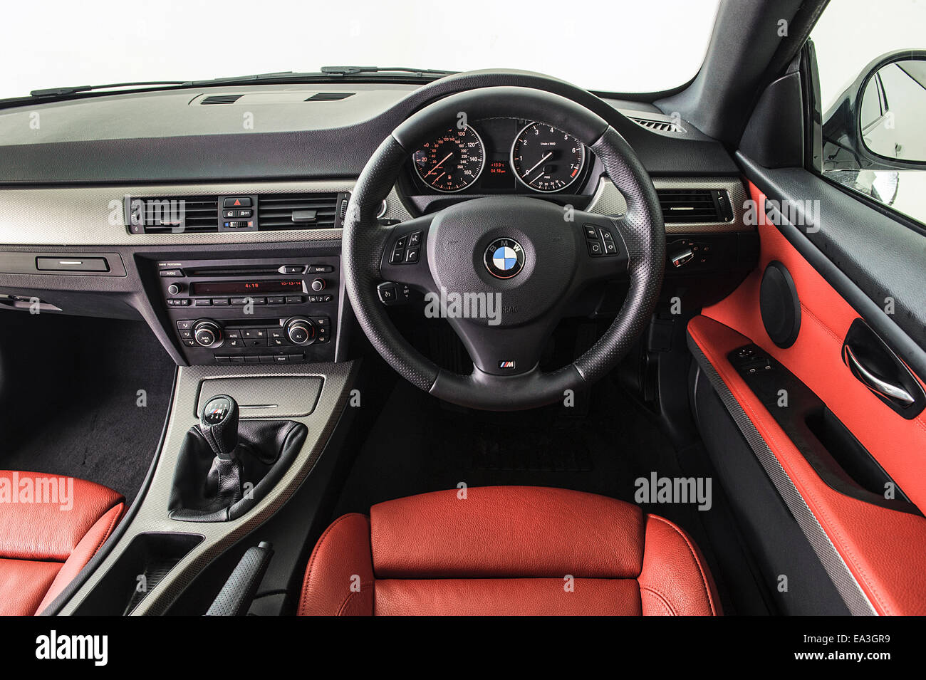 Bmw 3 series interior fotografías e imágenes de alta resolución - Alamy