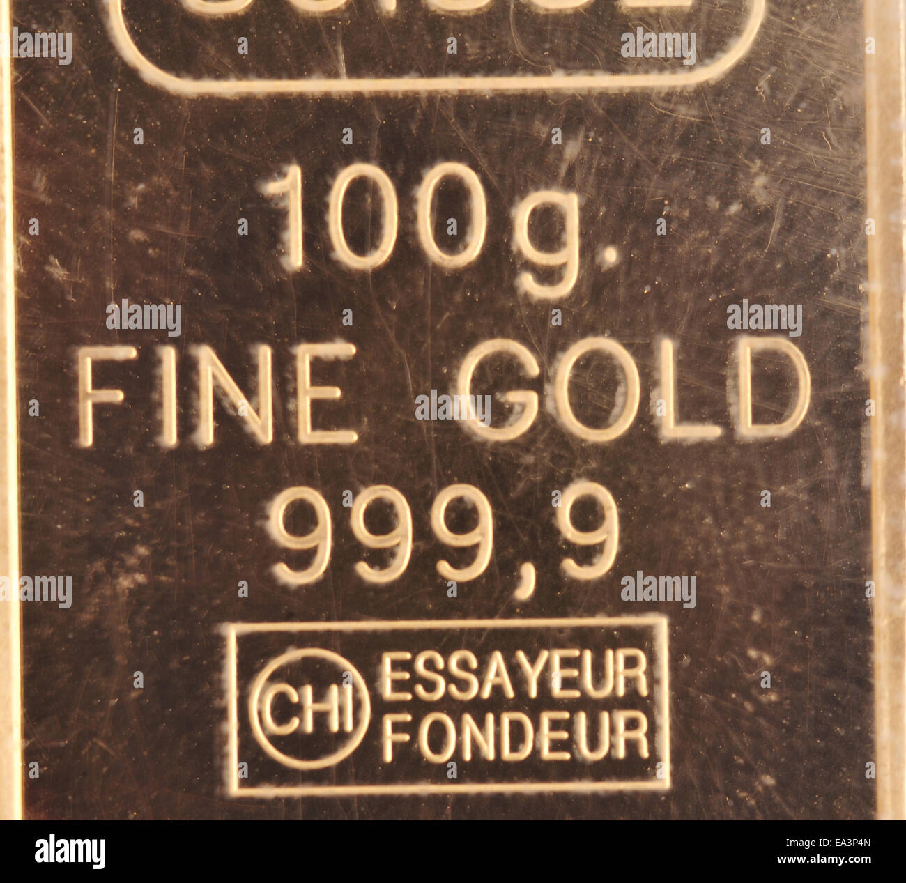 100 gramos de puro oro de 24 quilates Foto de stock