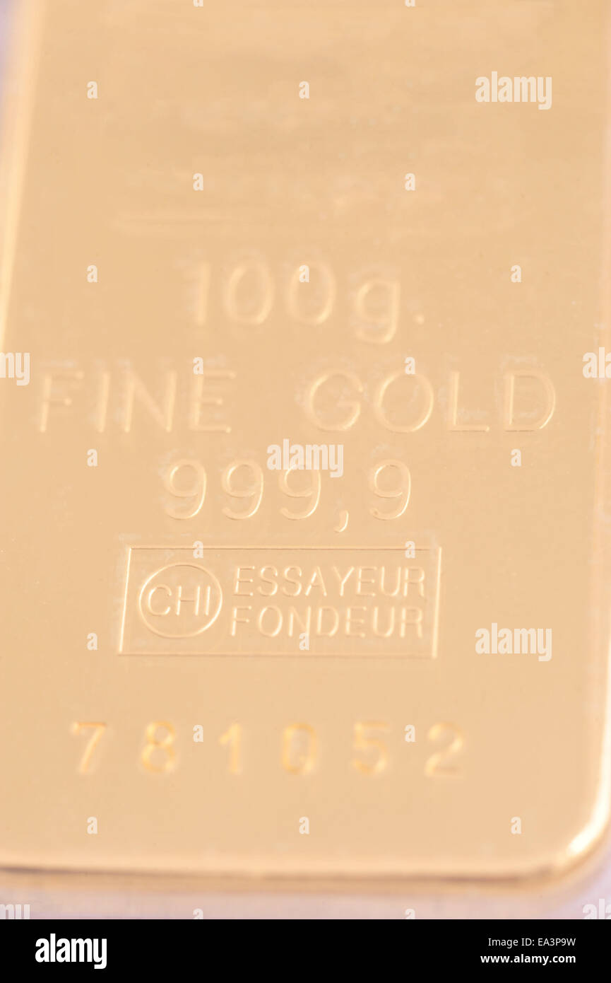100 gramos de puro oro de 24 quilates Foto de stock