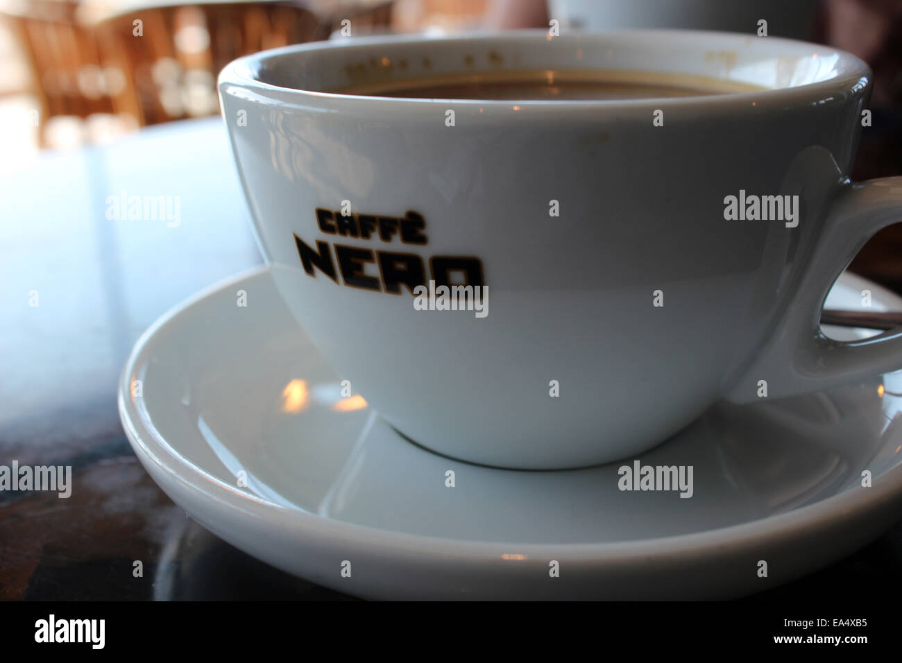 Un Caffe Nero café recién hecho Foto de stock