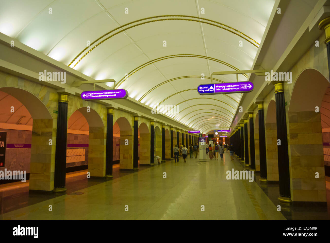 Admiralteyskaya Estacion De Metro La Linea 5 En San Petersburgo Rusia Europa Fotografia De Stock Alamy
