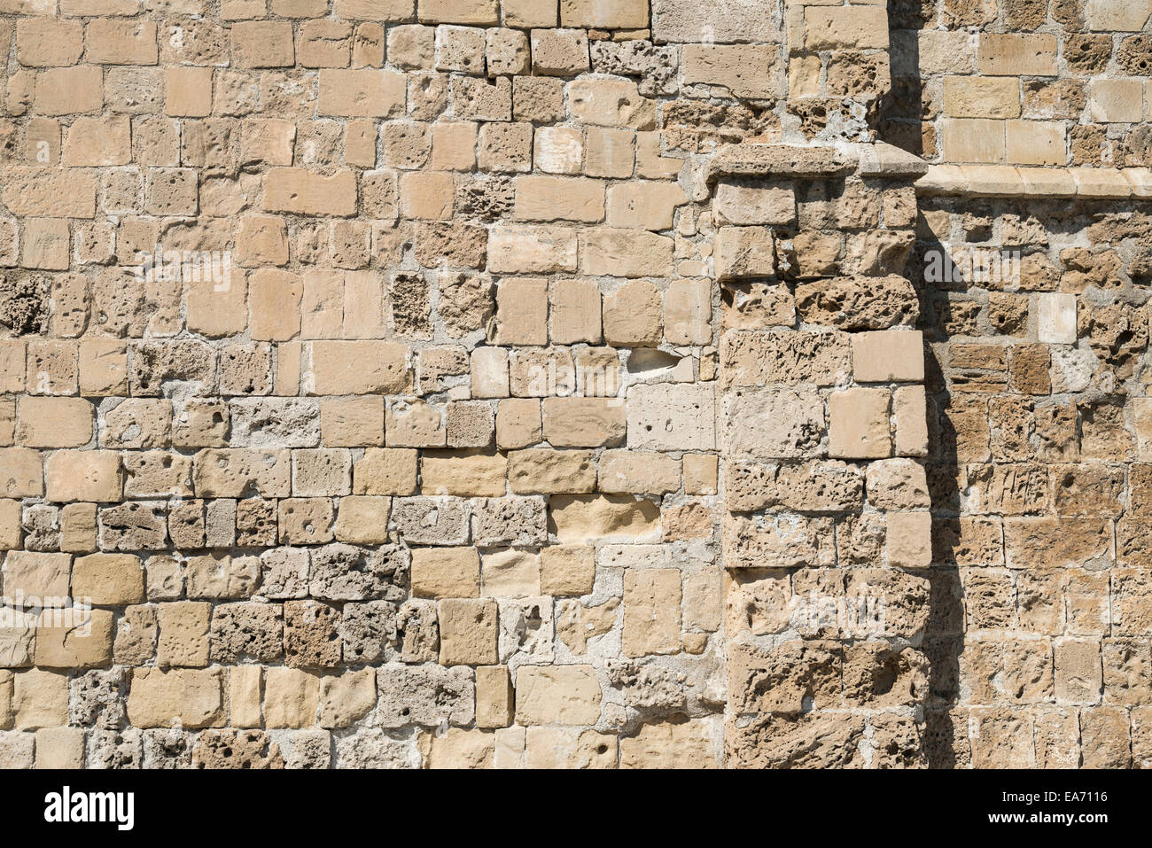 Castillo medieval de pared de ladrillos de textura de fondo en Larnaca, Chipre Foto de stock