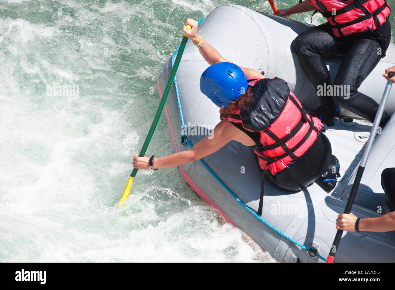 Rafting como deporte y diversión extrema Foto de stock