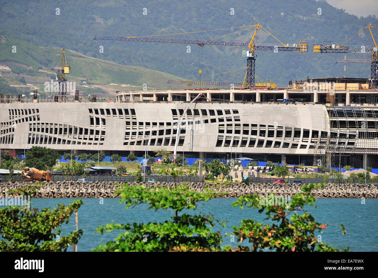 La construcción de la nueva ciudad costera SM Mall Cebú, Filipinas Foto de stock
