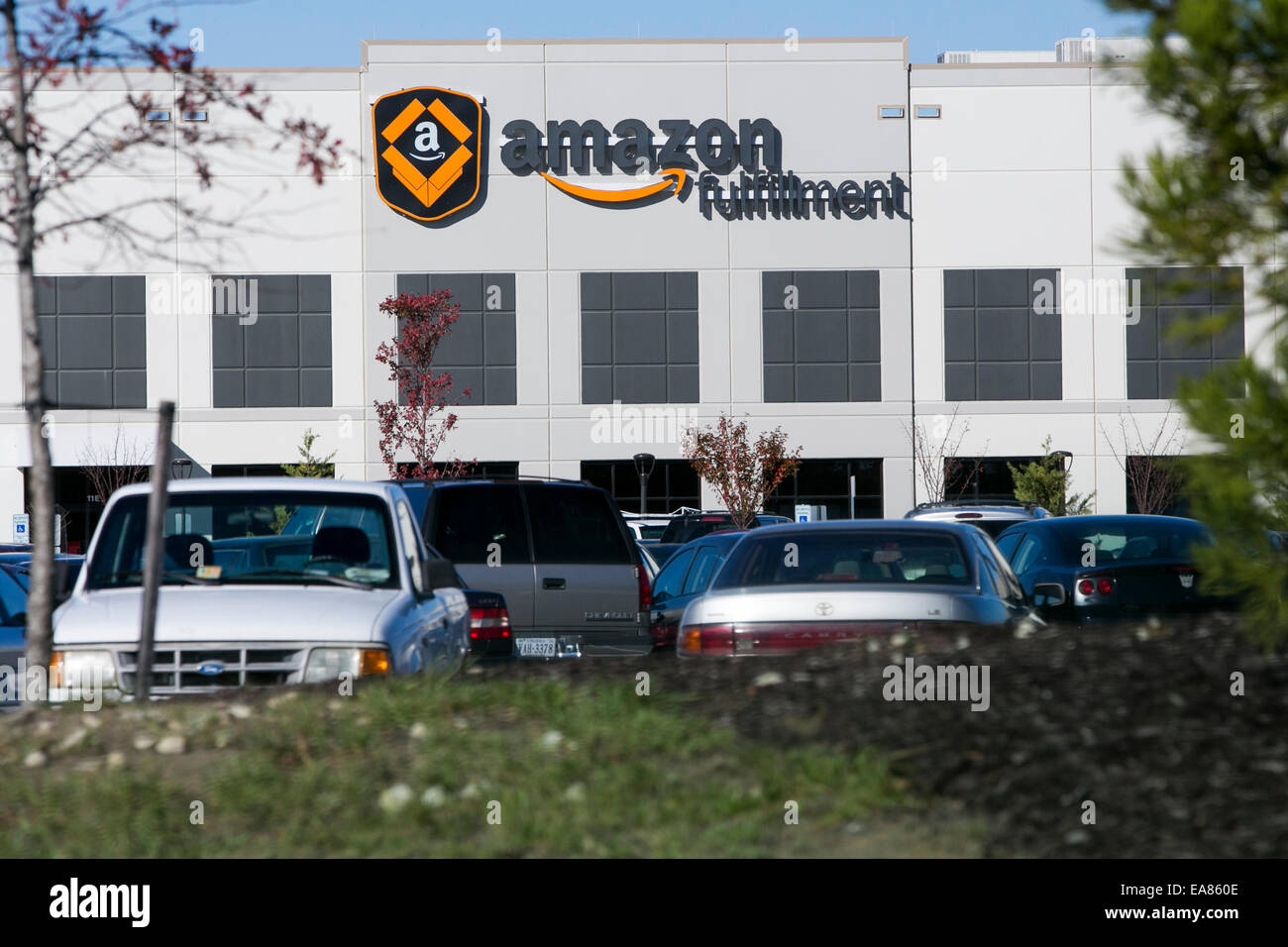Un centro de cumplimiento de Amazon.com en Chester, Virginia. Foto de stock