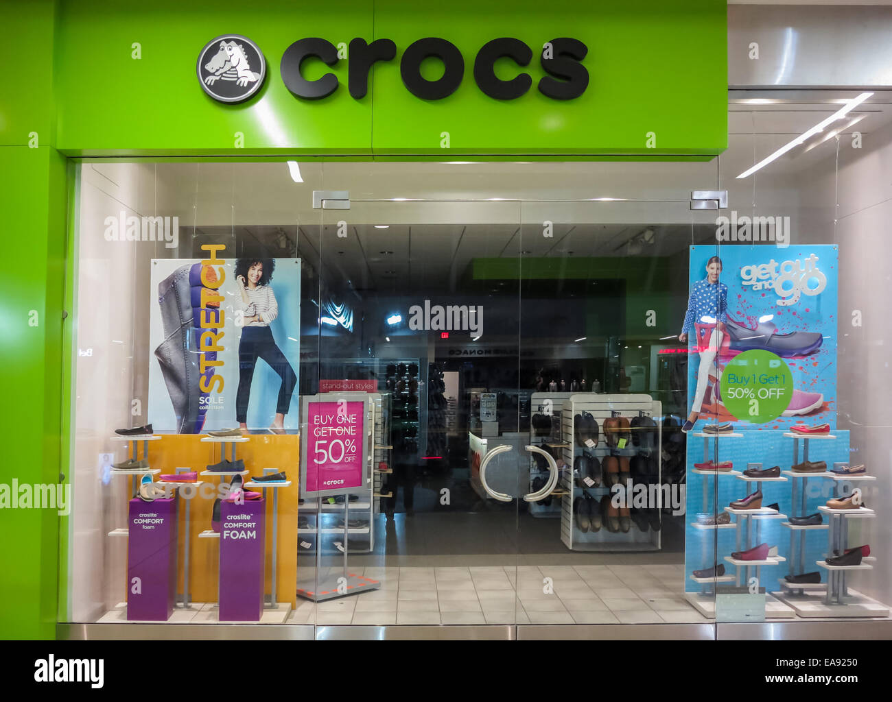Tienda Crocs en Alberta, Canadá Fotografía de stock - Alamy