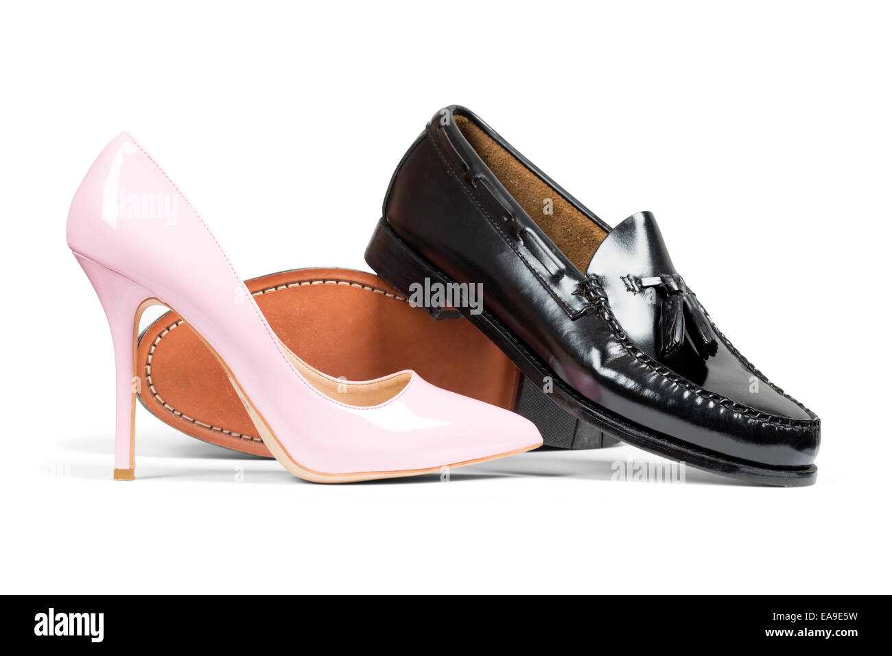 Lujo zapatos de hombre y mujer rosa del talón del zapato aislado sobre  blanco con trazado de recorte Fotografía de stock - Alamy