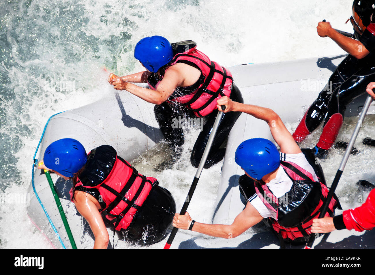 Rafting como deporte y diversión extrema Foto de stock