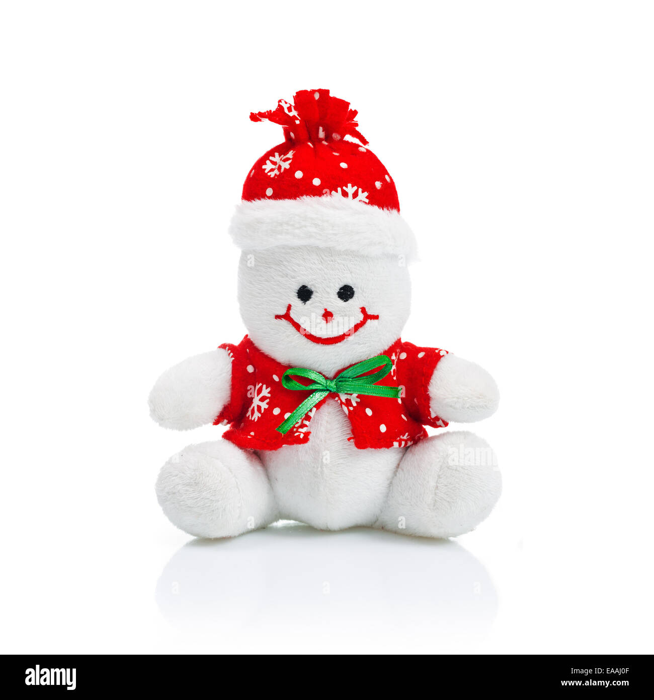 Sonriente, feliz Navidad muñeco juguete genérico como parte de la  celebración del Año Nuevo aislado sobre fondo blanco Fotografía de stock -  Alamy