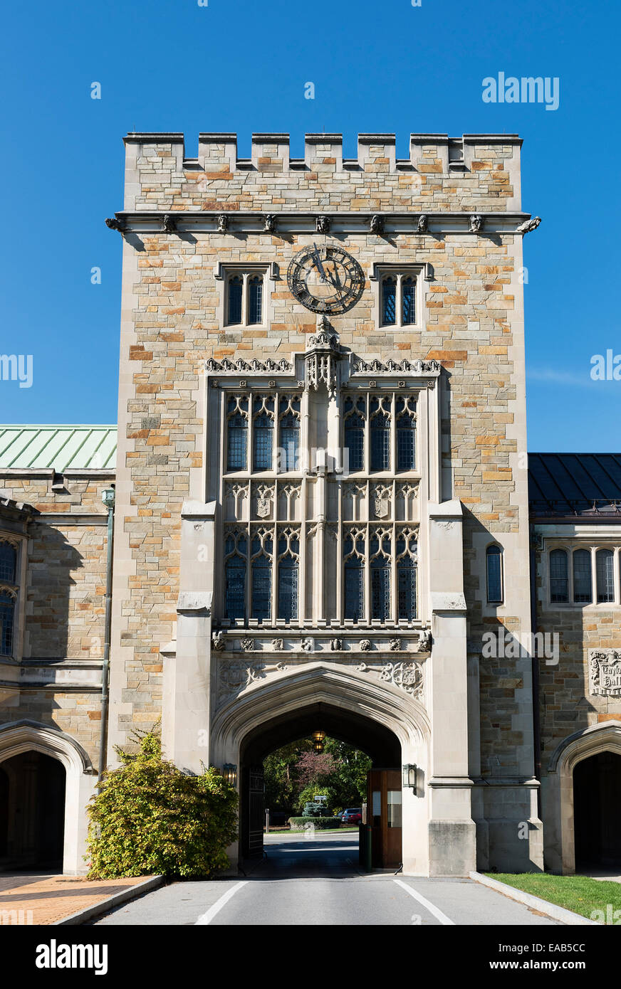 Puerta principal en el Vassar College de Poughkeepsie, New York, EE.UU. Foto de stock