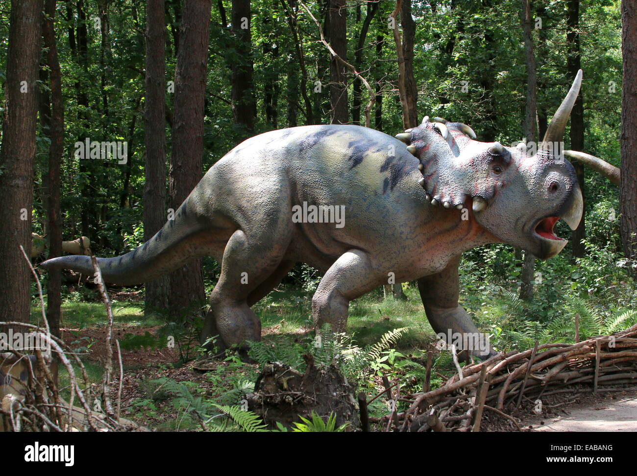 Dinosaurio Centrosaurus desde Canadá, Cretáceo era realista Dinopark