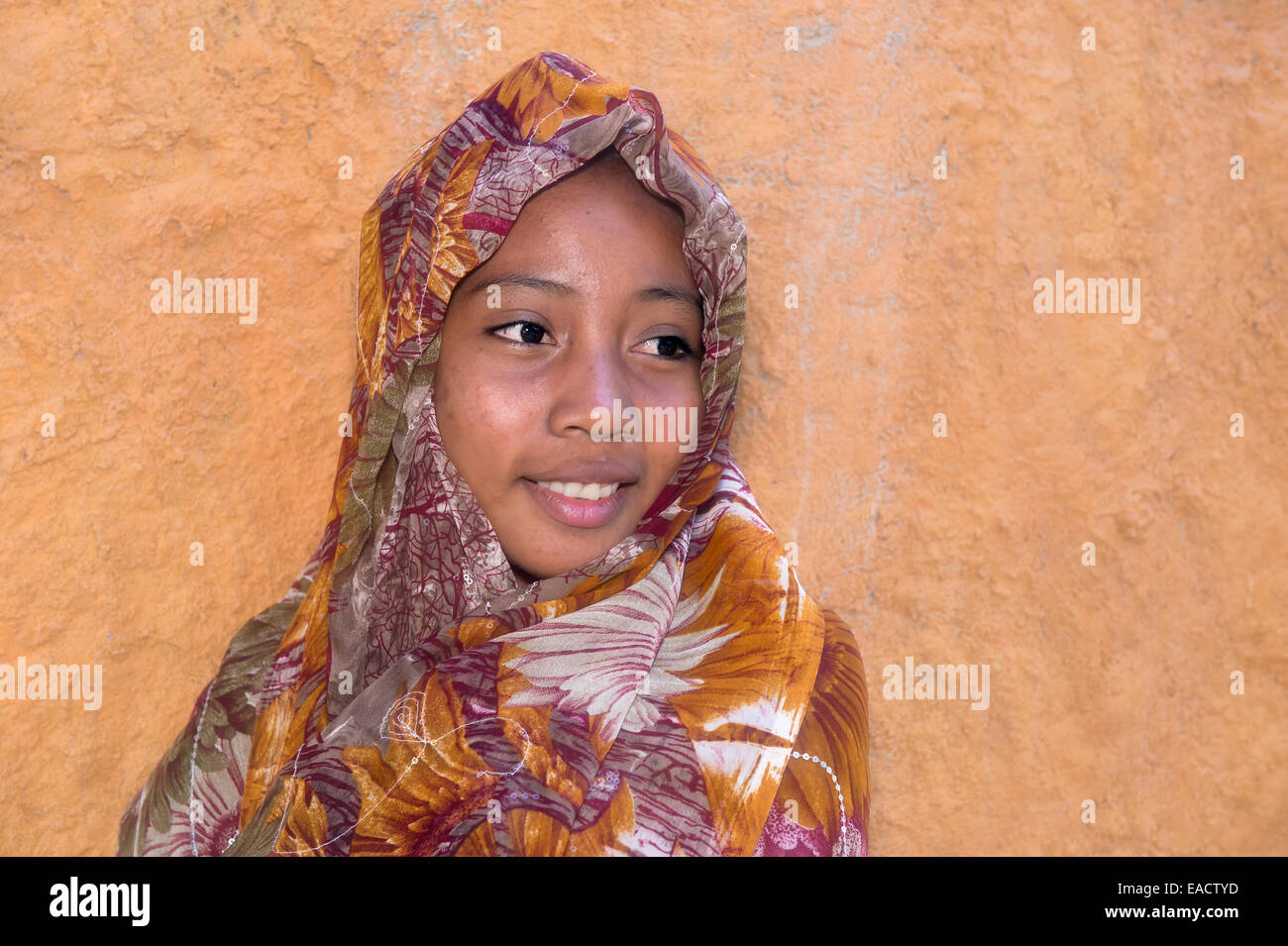 Chica malgache (15-16 años), la provincia de Toliara, Morondava, Madagascar Foto de stock