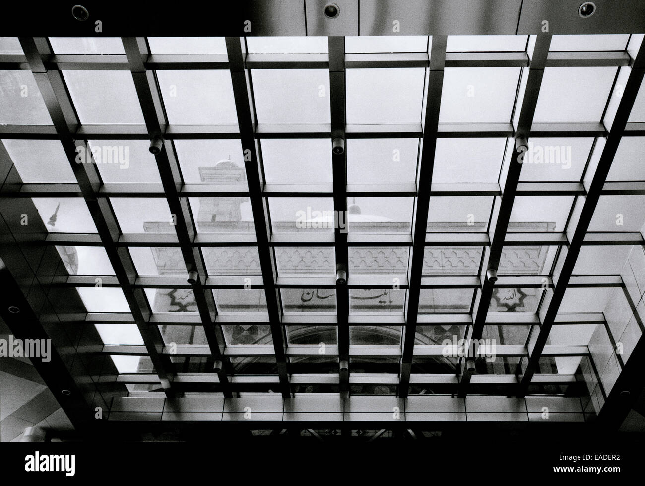 La arquitectura moderna de la Islamic Baitul Ihsan Mezquita en Yakarta en Java, en Indonesia, en el sudeste de Asia, el Lejano Oriente. Islam musulmanes Travel Foto de stock