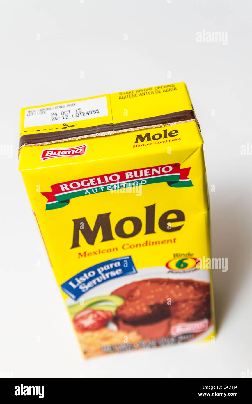 Rogelio Bueno Mole salsa encontrada en la mayoría de tiendas de comestibles en California Foto de stock