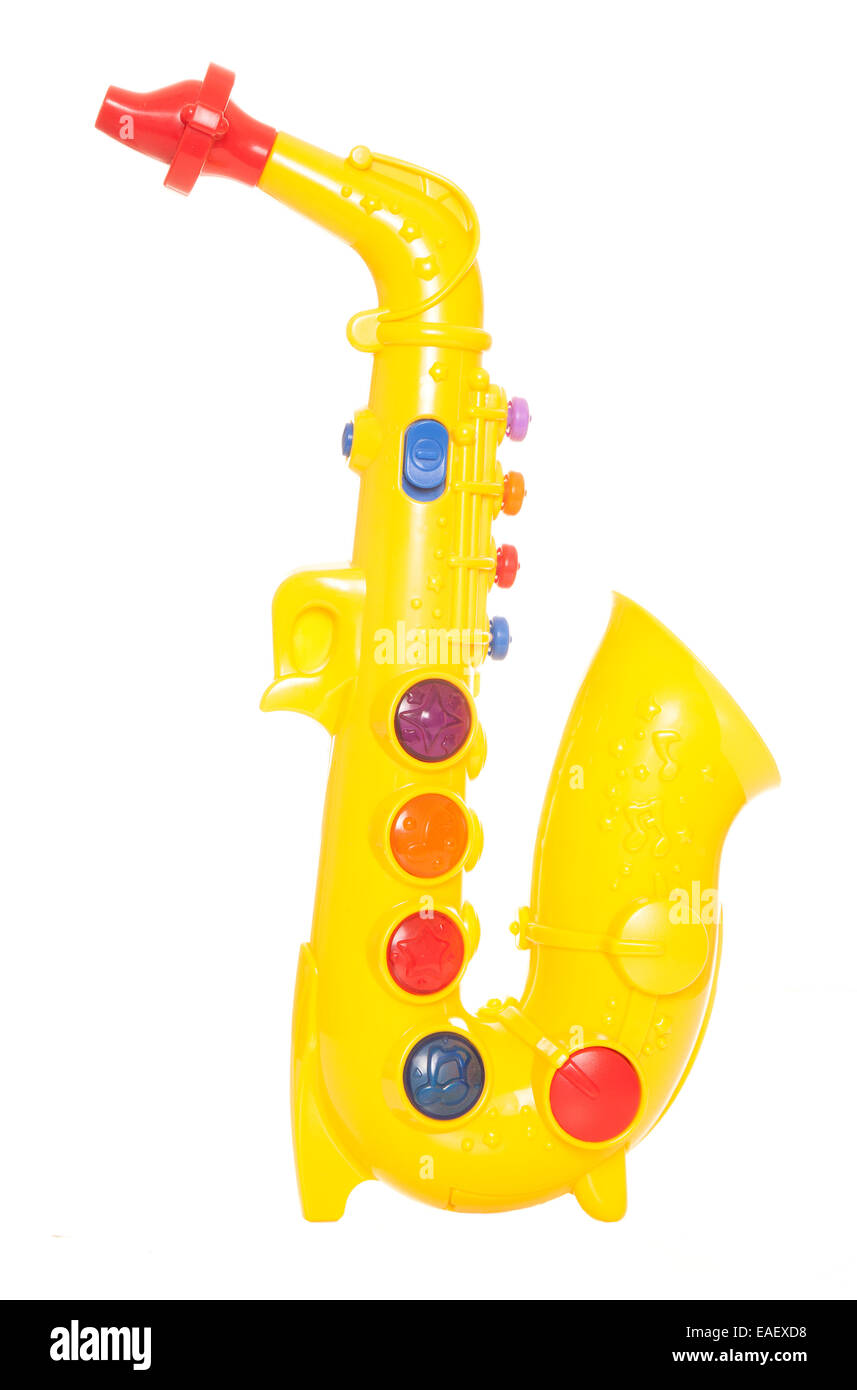 Childs saxofón de plástico amarillo recorte de juguete Fotografía de stock  - Alamy