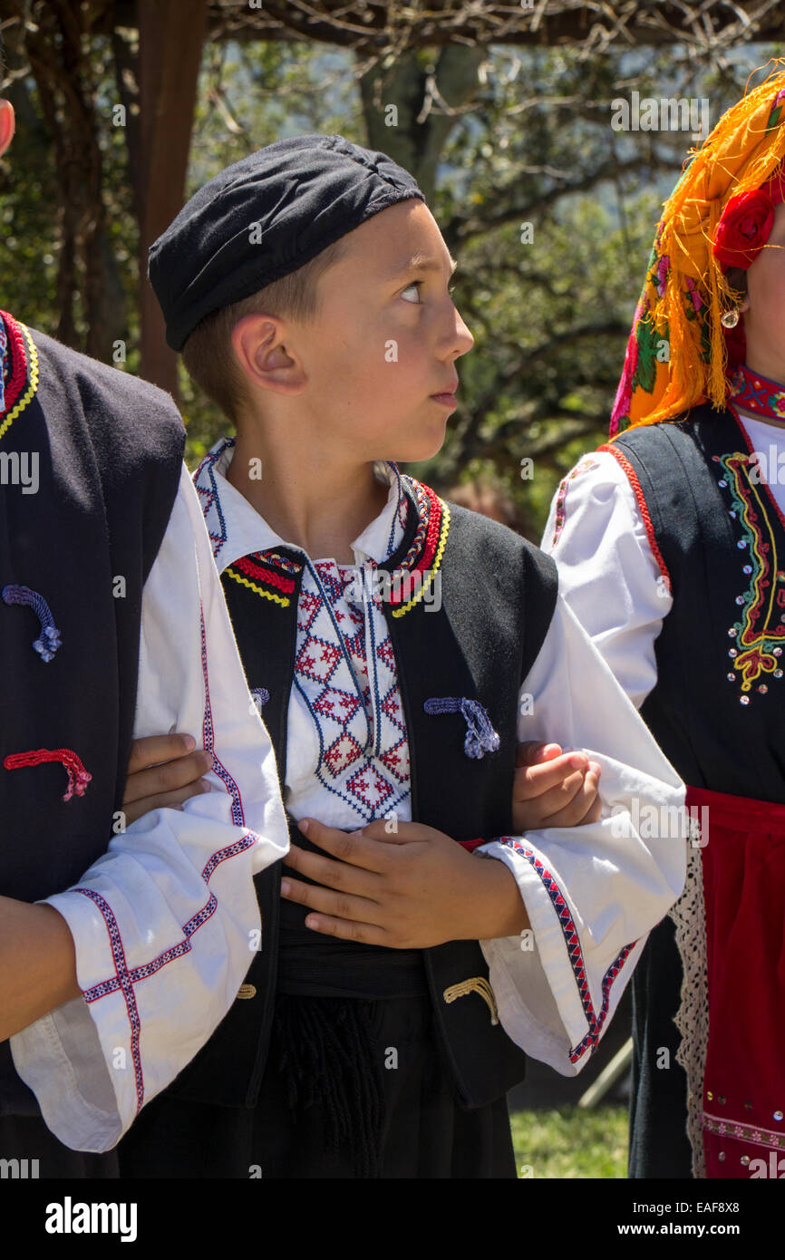 Greek-American boy, bailarín, Marin Festival griego, de la Ciudad de Novato, Marin County, California Foto de stock