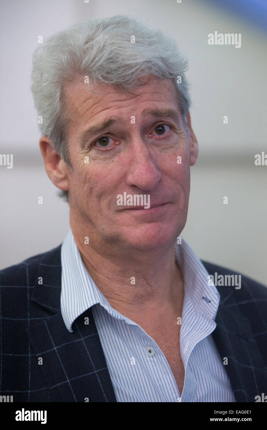 Locutor y periodista Jeremy Paxman Foto de stock
