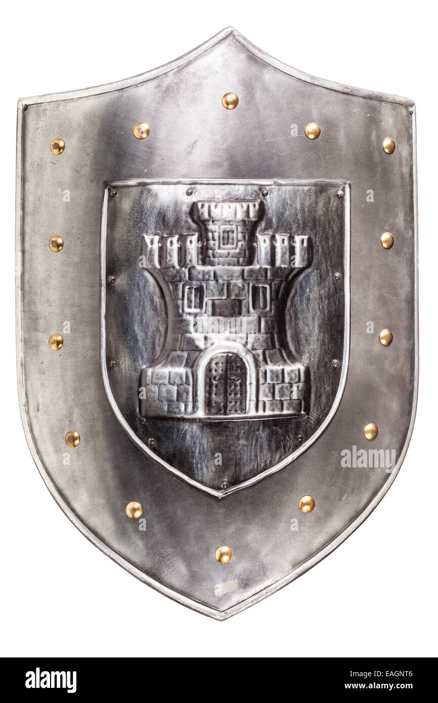 Un escudo de hierro medieval aislado sobre un fondo blanco Fotografía de  stock - Alamy