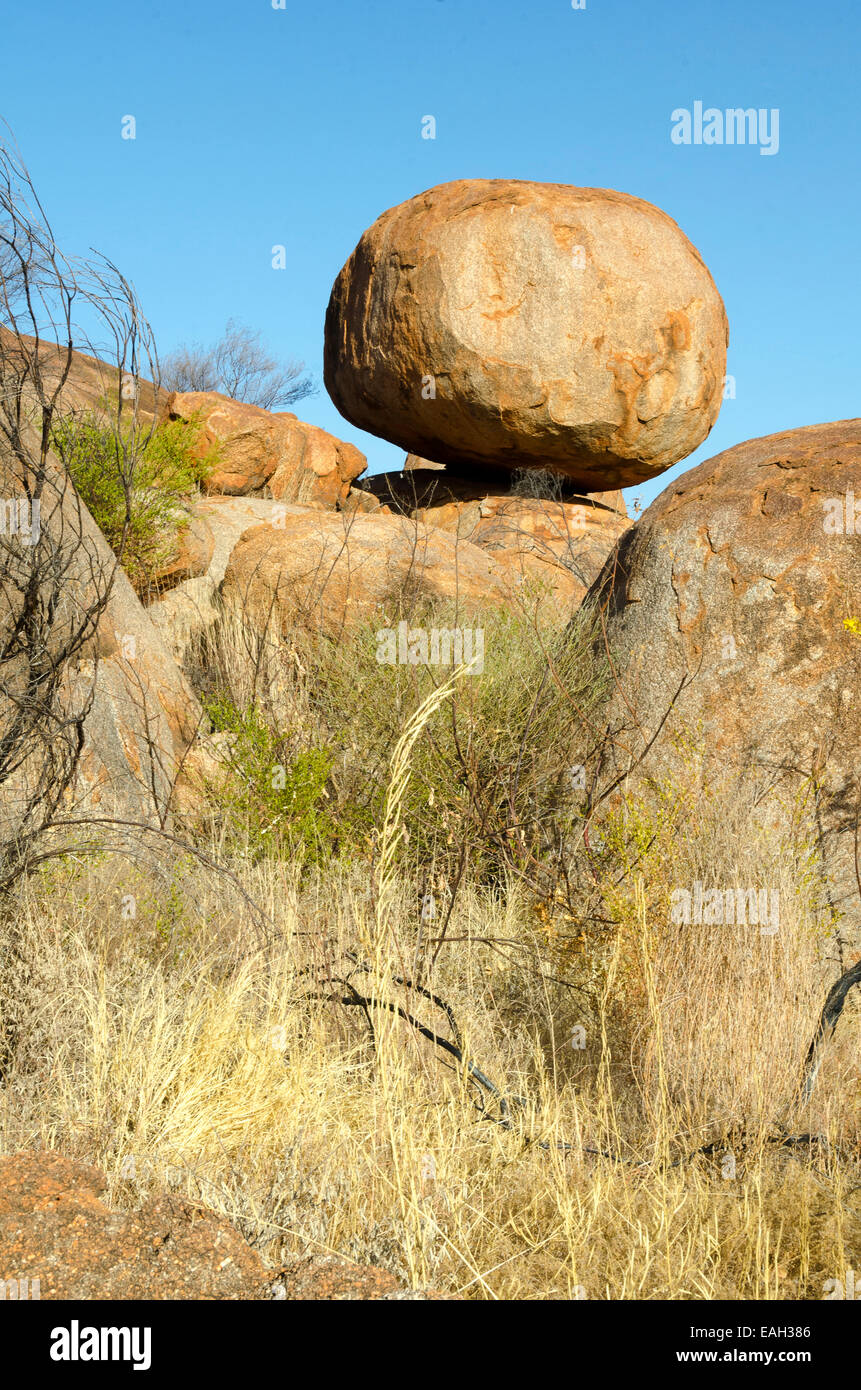 Formaciones rocosas, diablos, canicas, cerca de Tennant Creek, el Territorio del Norte, Australia Foto de stock