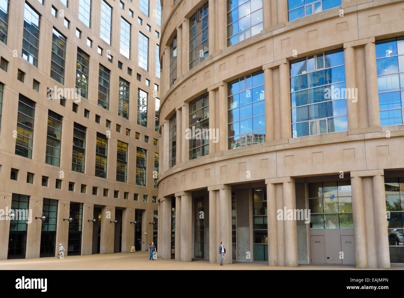 La Biblioteca Pública de Vancouver rama central con diseño por Moshe Safdie con influencias Colosseum Foto de stock