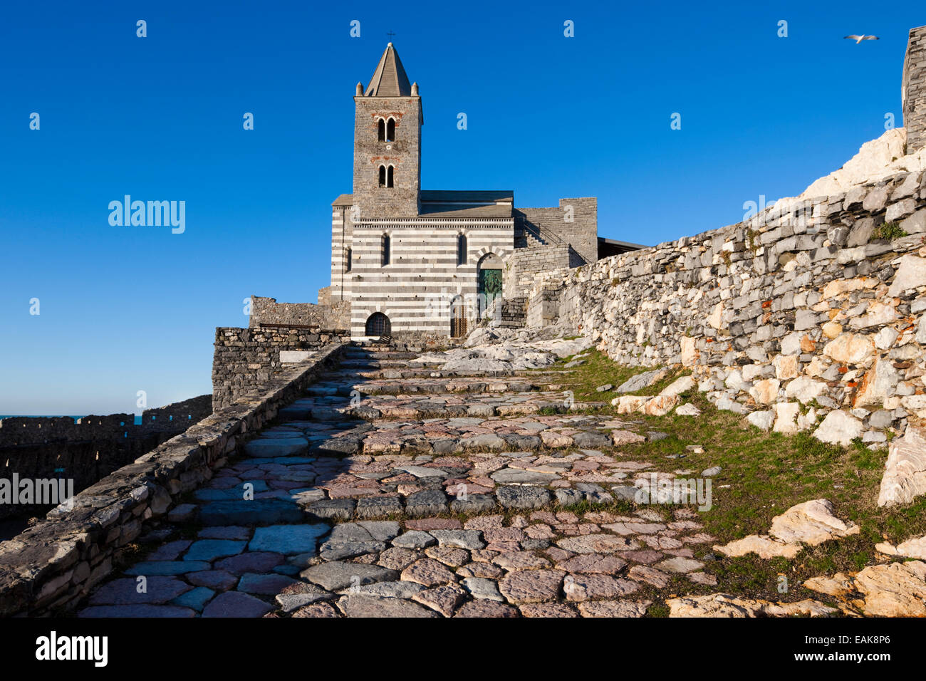 Iglesia de San Pietro, Porto Venere, Cinque Terre, Liguria, Italia Foto de stock