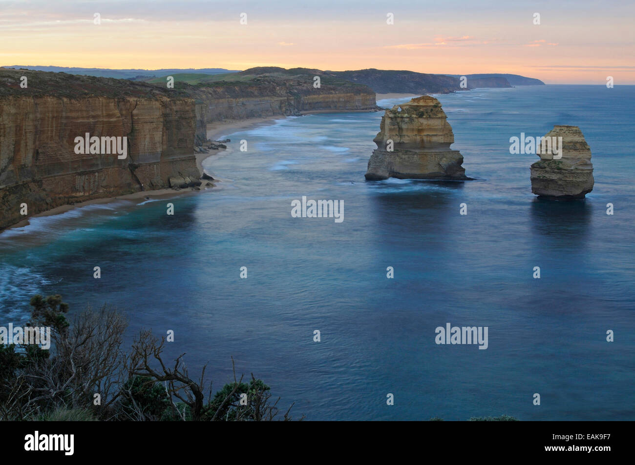 Los doce apóstoles, desde el punto de vista de la Great Ocean Road, Port Campbell National Park, Victoria, Australia Foto de stock