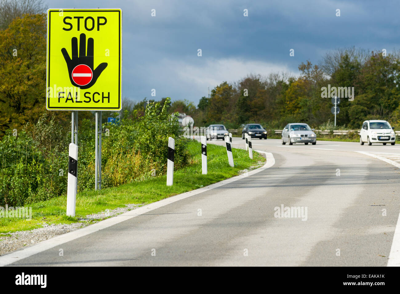 Alemán cartel indicativo de no entrar en la autopista en dirección equivocada, Passau, Baviera, Alemania Foto de stock
