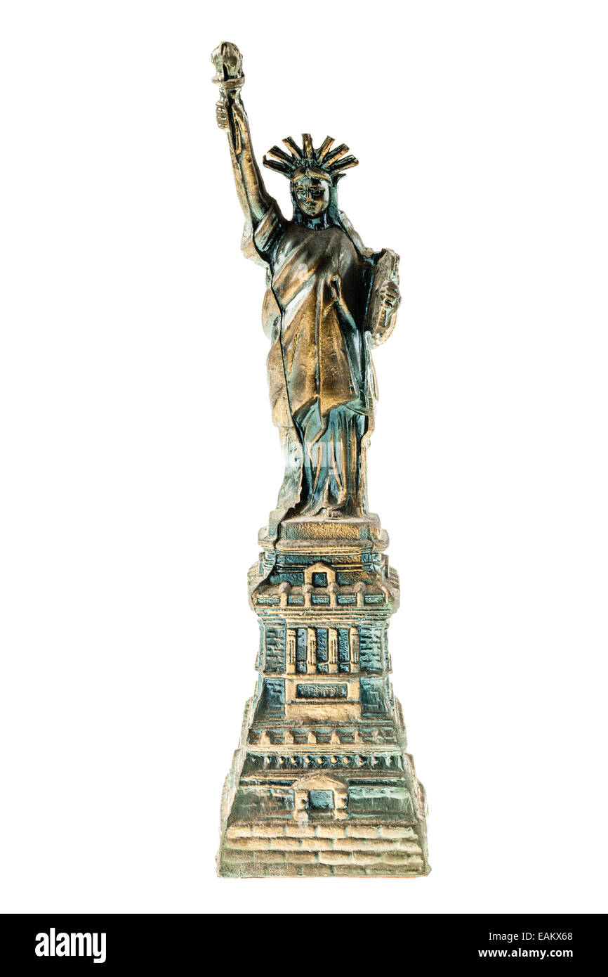Reproducción de la estatua de la Libertad en Nueva York aislado sobre un fondo blanco puro Foto de stock
