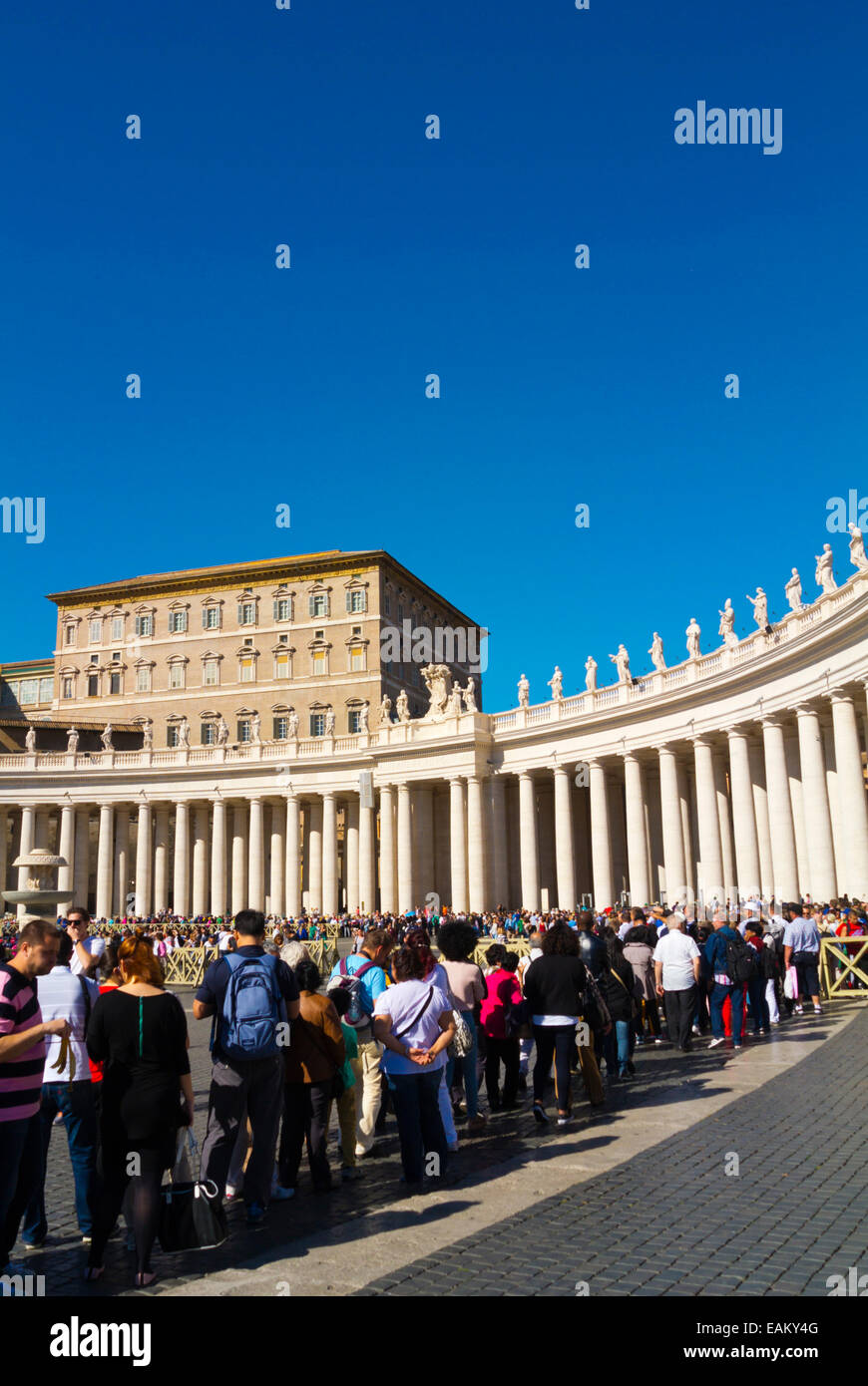 Cola a la Basílica de San Pedro, la Plaza de San Pedro, la plaza de San Pedro, el Vaticano, Roma, Italia Foto de stock