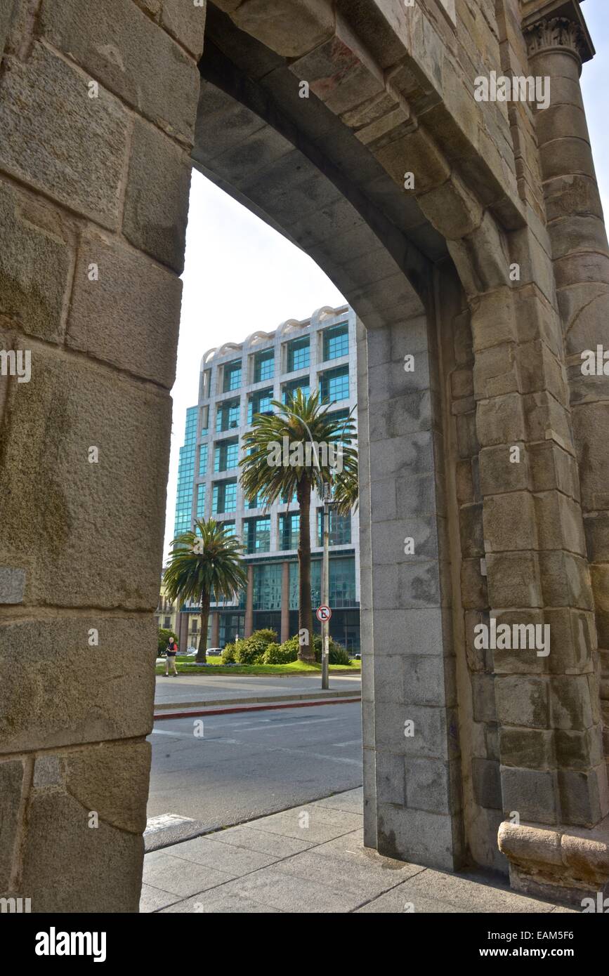 La puerta de la Ciudadela (o puerta de la Ciudadela) en la Plaza de la  independencia Fotografía de stock - Alamy