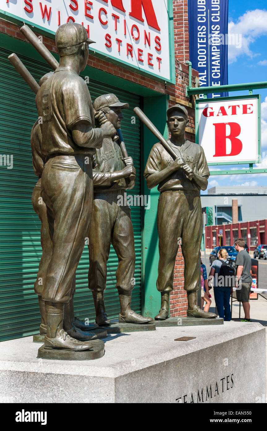 Los compañeros de equipo estatua situada fuera del estadio de los Red Sox de Boston en el Fenway Park en Boston, Massachusetts - Estados Unidos. Foto de stock