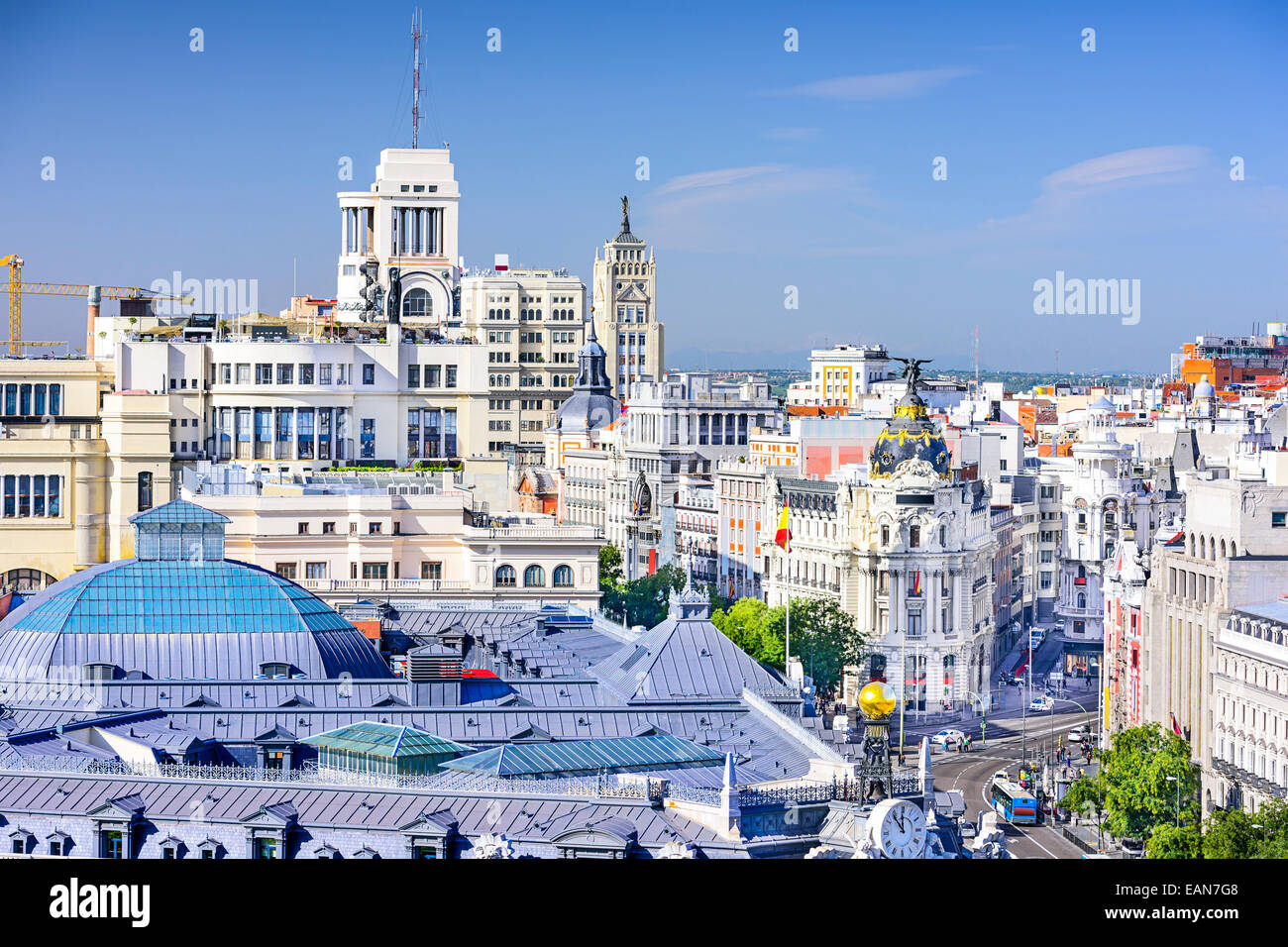 Madrid, España paisaje urbano a lo largo de la Gran Vía. Foto de stock