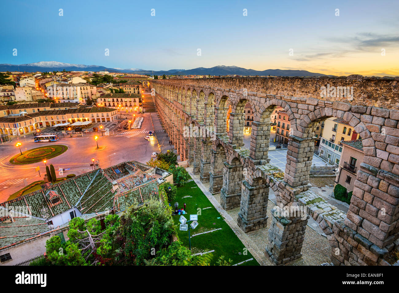 Segovia, España en el antiguo acueducto romano. Foto de stock