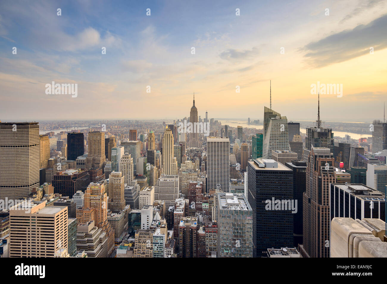 La Ciudad de Nueva York, EE.UU., el horizonte de la ciudad de Midtown Manhattan. Foto de stock