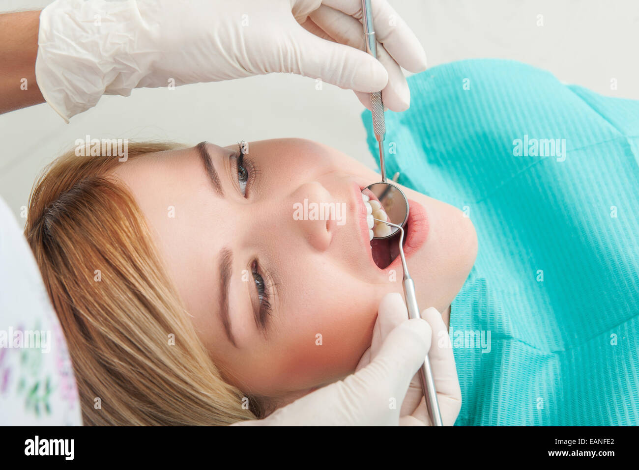 El trabajo del odontólogo no es tan fácil Foto de stock